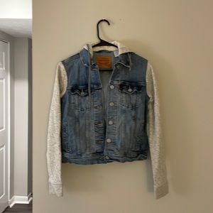 Levi’s Jean Jacket w/ Sweatshirt Sleeves & Hood - Size: xs